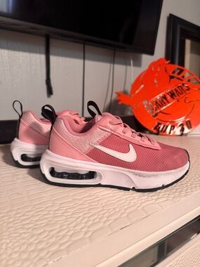 NikE 🔴GIRLS🔴 Sneakers